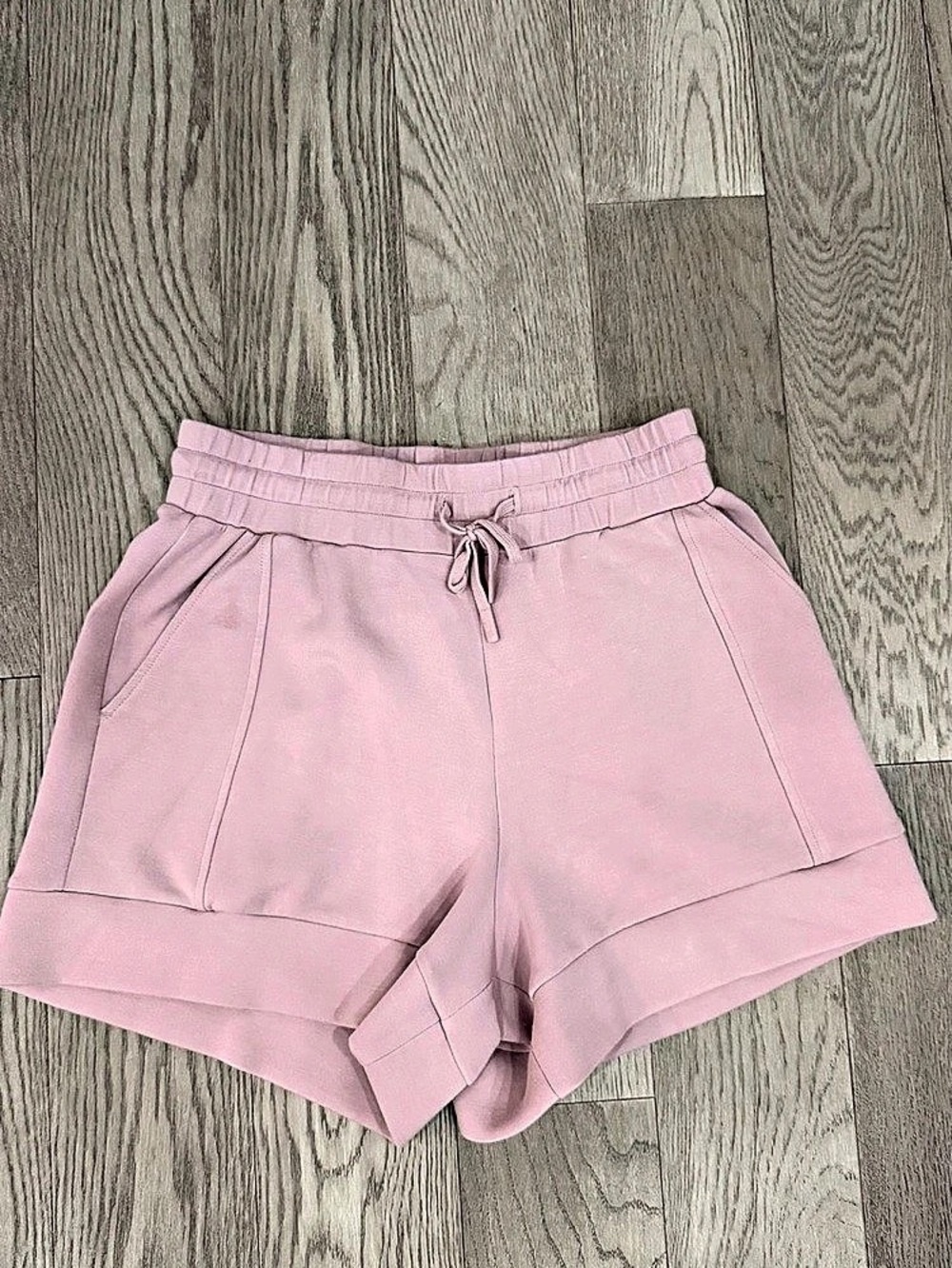 Varley Atrium High-Rise Short 4.5" in iced mauve